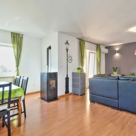 Parenzana Apartmán *